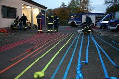 Ausgelegte Spanngurte vor dem Nachmessen